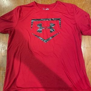 Boy’s Under Armour shirt sleeve shirt size XL